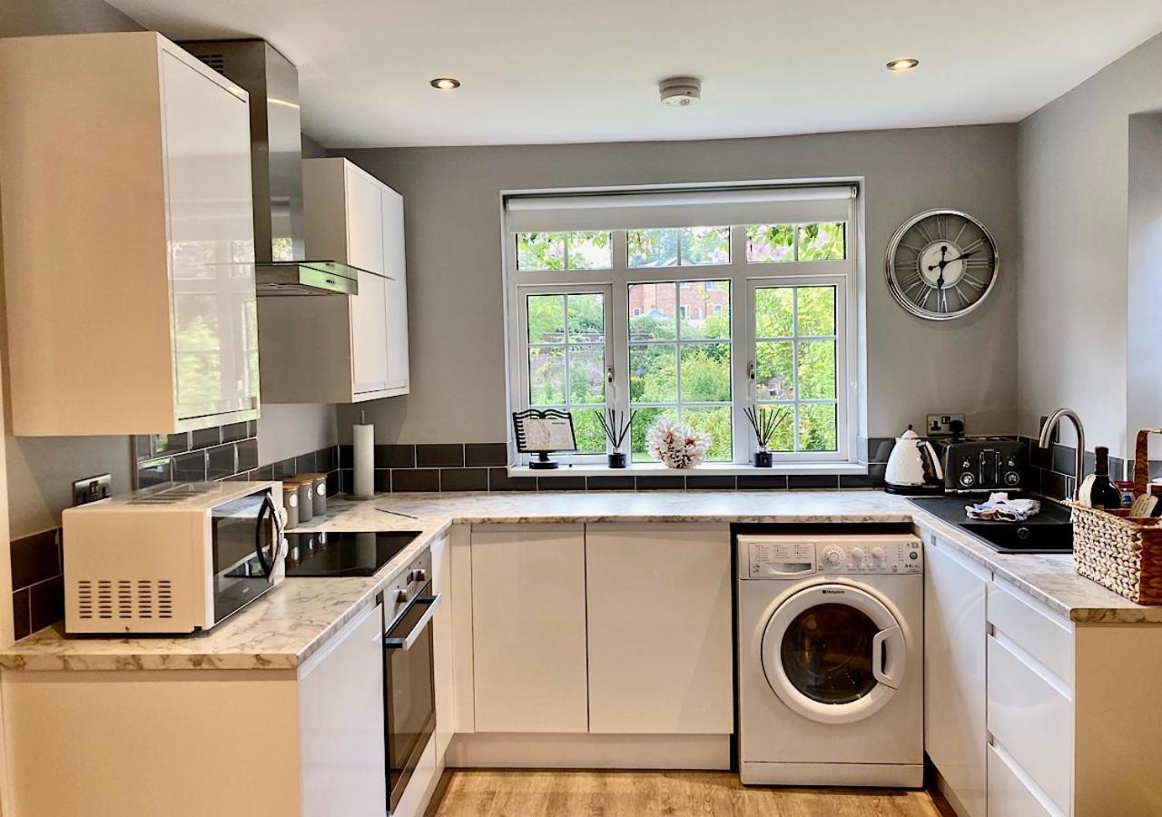 The Lodge Chester - Luxury Apartment For Two, With Free Parking! Hough Green Luaran gambar